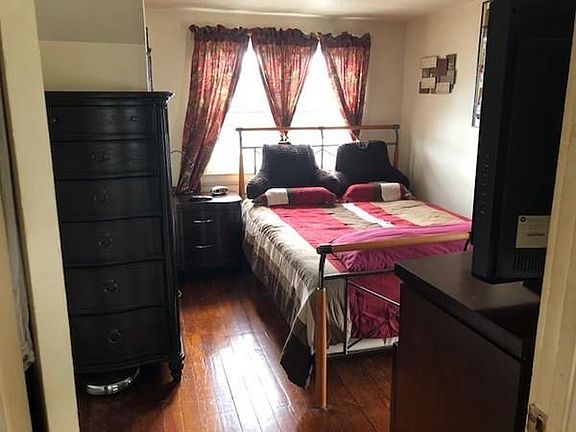 2nd image of 476 Walpole St APT 3