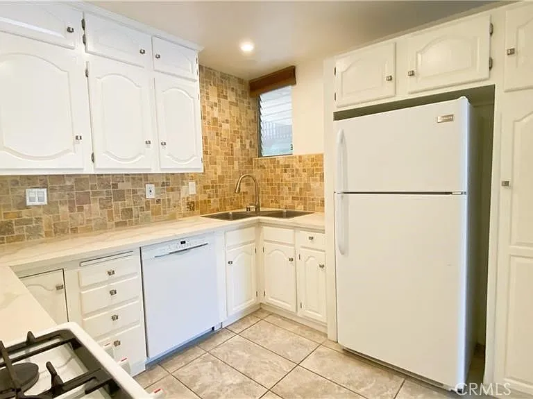 5901 Canterbury Dr #11 — Photo 3