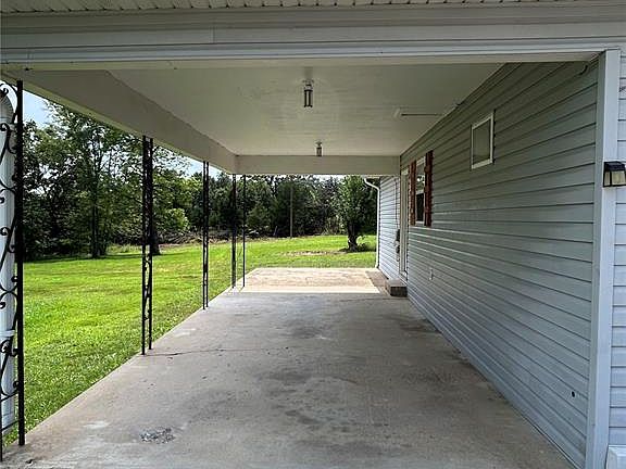 4th image of 813 W 4th St