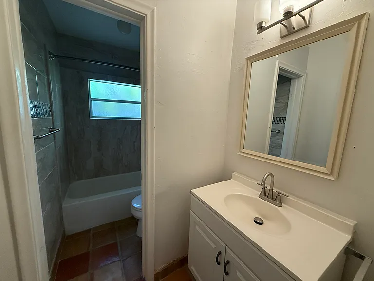 1640 NE 4th Pl #2 — Photo 9