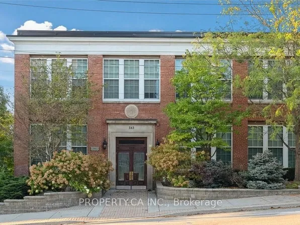 543 Timothy St #103, Newmarket, ON L3Y 1R1