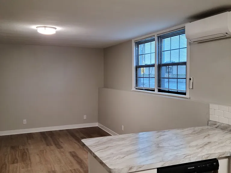 826 W Lakeside St — Photo 5