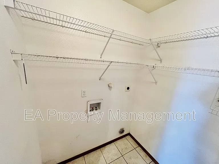 8016 Lynnhaven Pl NW — Photo 9