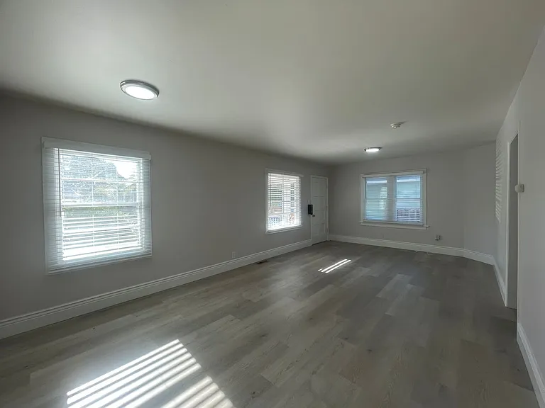 392 Menker Ave #1 — Photo 4