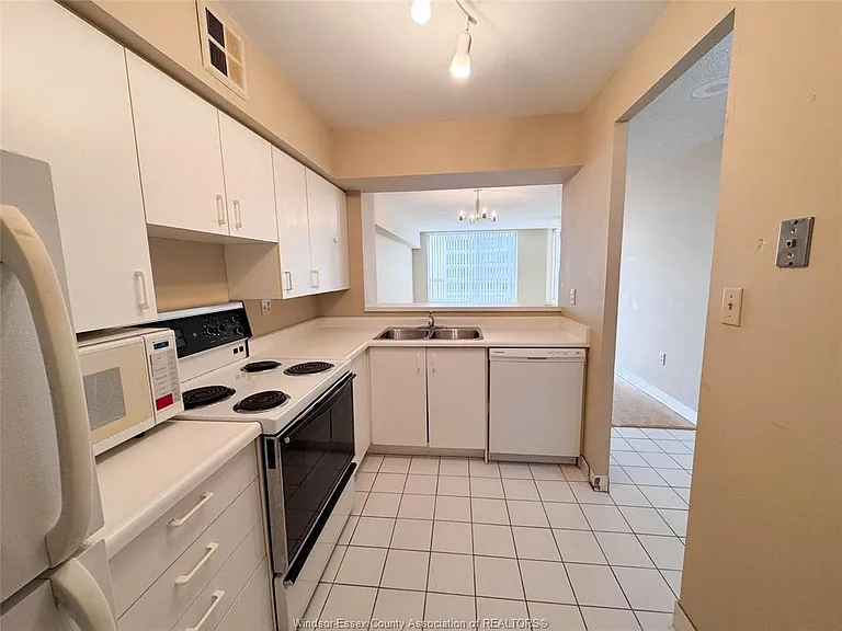 75 Riverside Dr E #406 — Photo 4