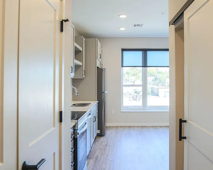 B7 Flats — Photo 19