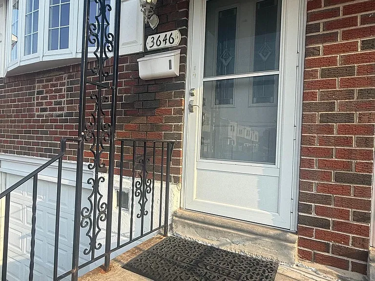 3646 Genesee Dr — Photo 2