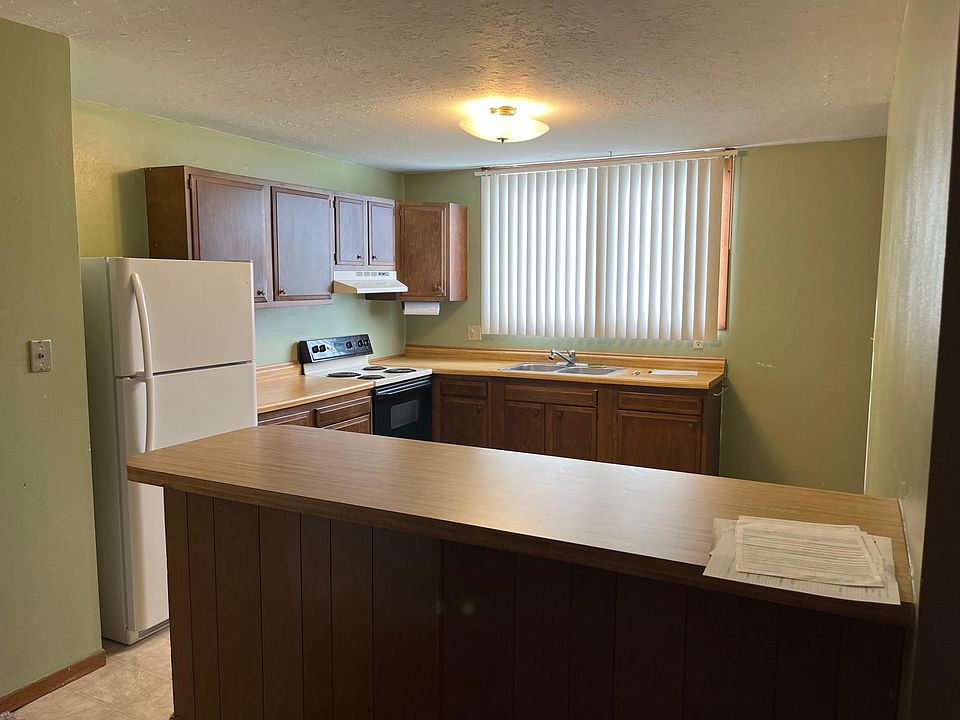 2nd image of 1711 S Maple St #1711