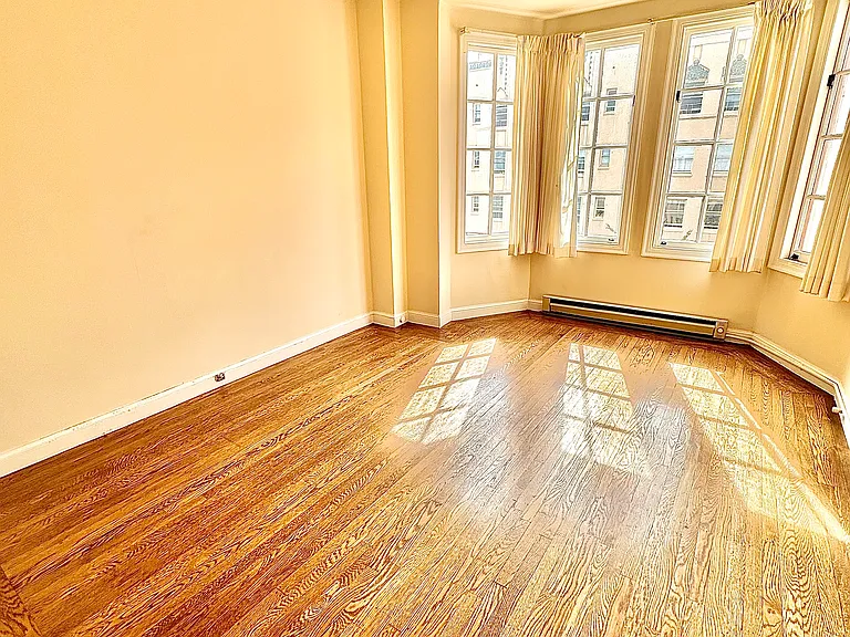 Tudor Hall Apartments — Photo 21