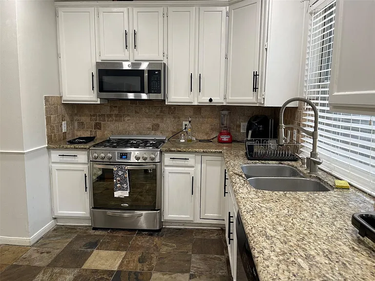 15922 Cutten Rd — Photo 3