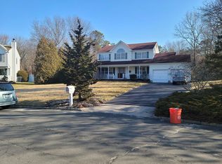 3 Drumlin Ct, Medford, NY 11763