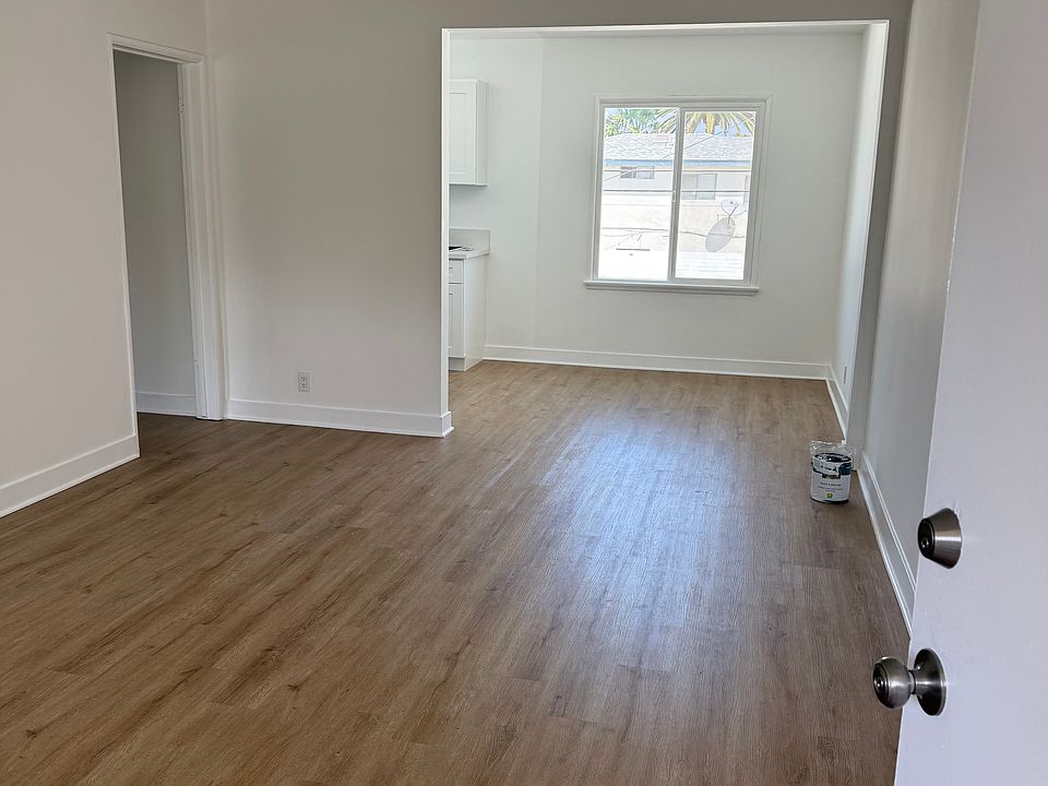 1st image of 20527 W Vanowen St