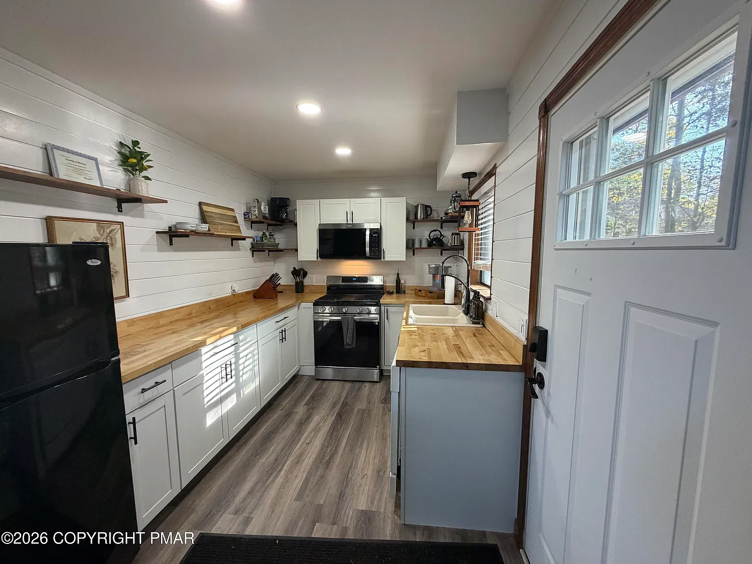 3 bed, 1.5 bath, 1200 sqft, $2,600 — Photo 3
