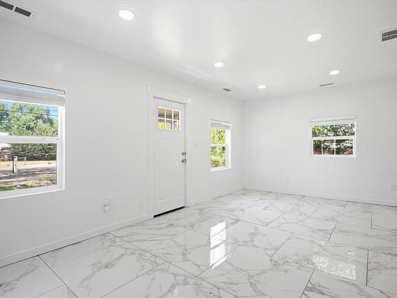 5th image of 543 W Lake St