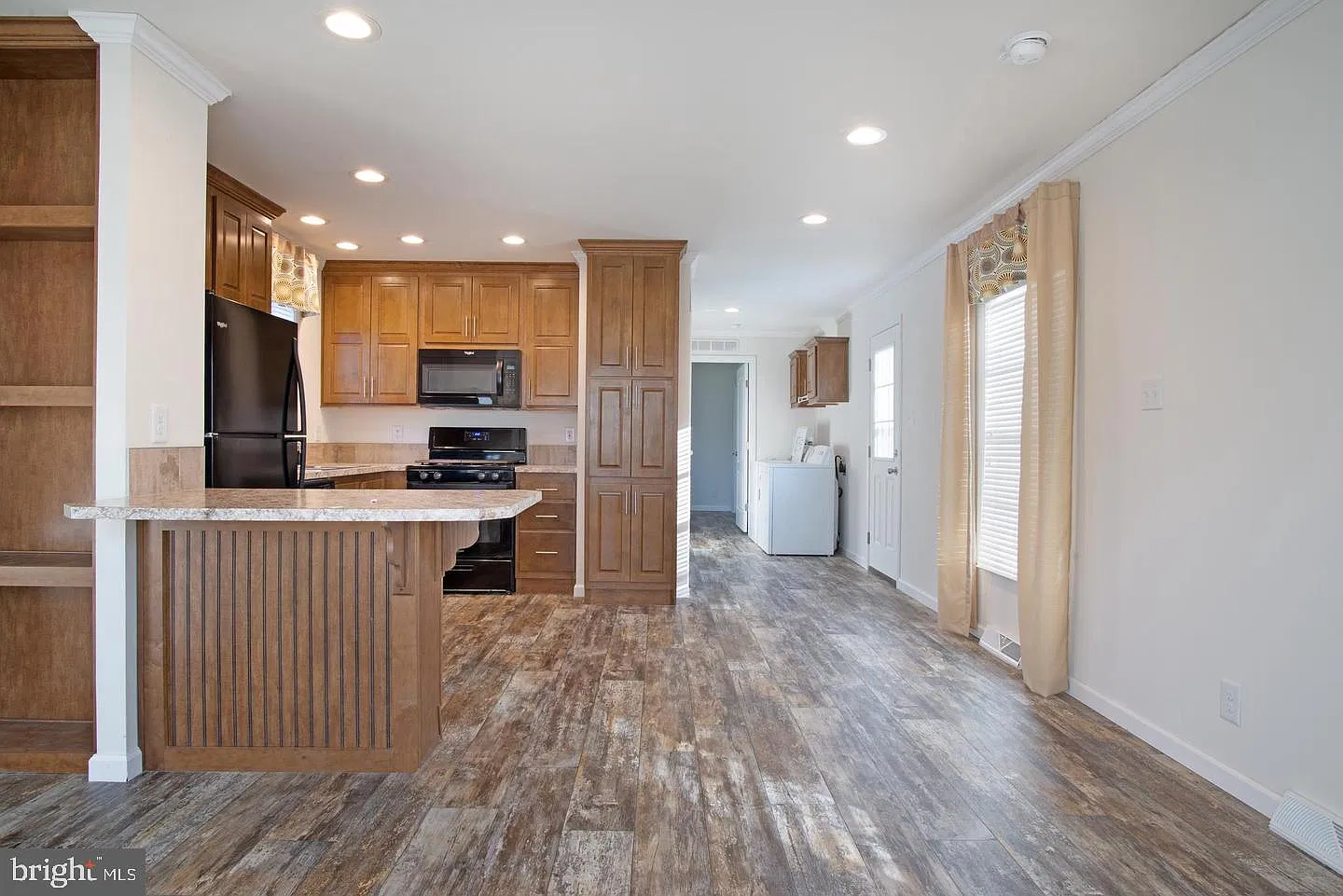 1 bed, 1.0 bath, 704 sqft, $1,300 — Photo 4