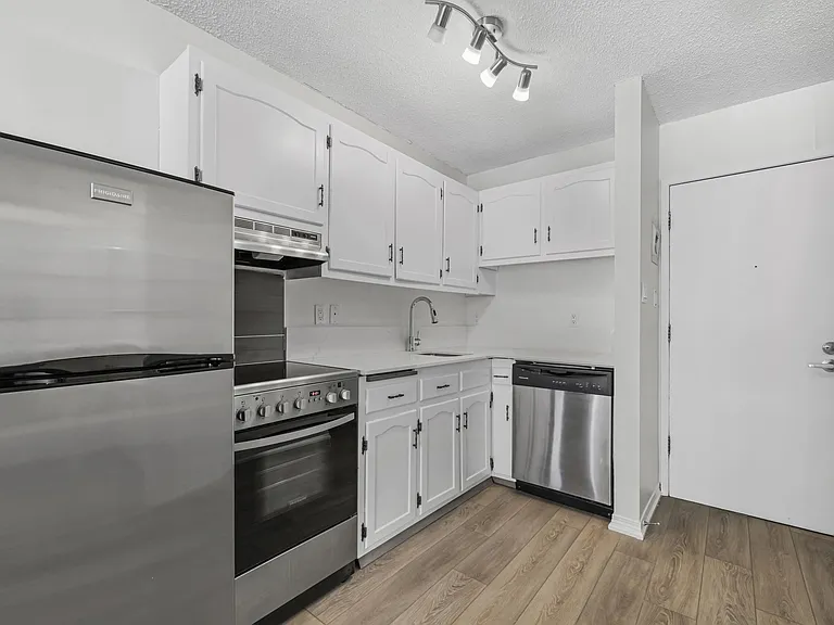 725 12th Ave SW — Photo 14