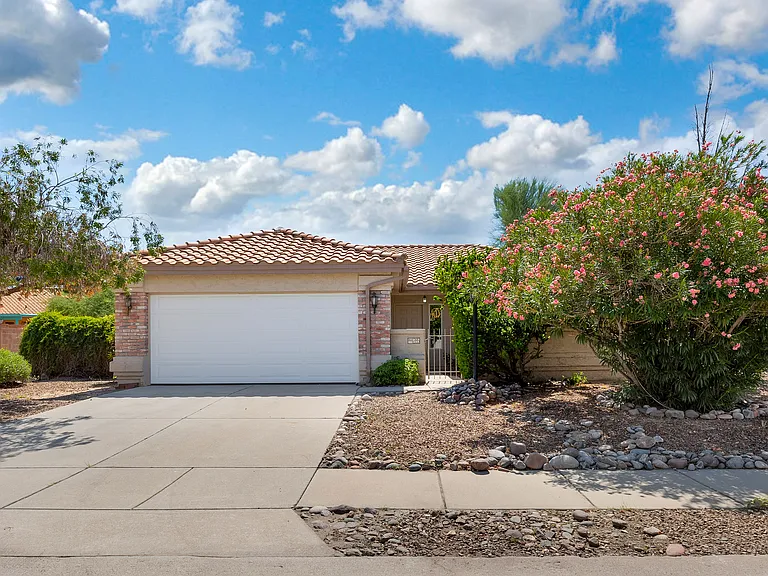 4285 W Plantation St — Photo 2
