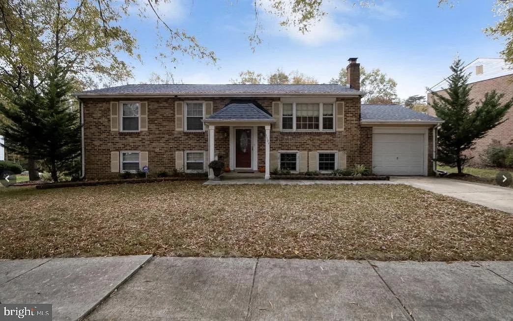 2 bed, 1.0 bath, 1208 sqft, $1,900 — Photo 1
