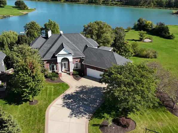 212 Slalom Ct, Minooka, IL 60447