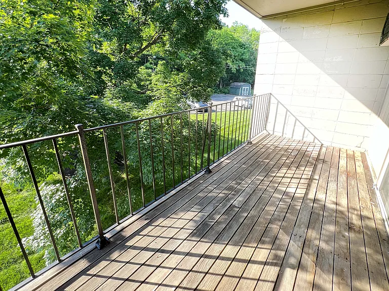 Crown Pointe Apartments — Photo 28