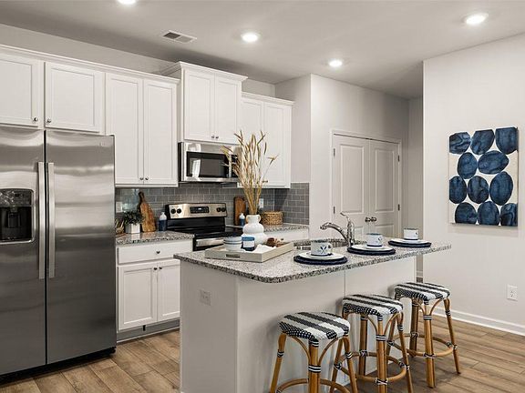 3rd image of 4733 Fullerton Dr #47