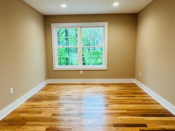 4th image of 326 W Lake Ave