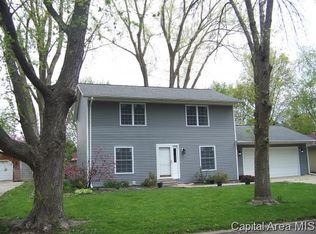 721 Deerfield Rd, Chatham, IL 62629