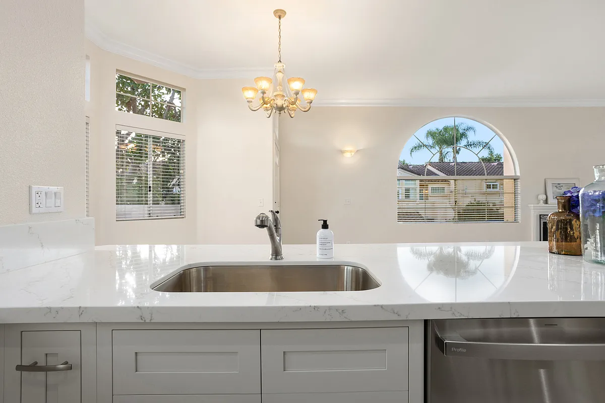 2 bed, 1146 sqft, $4,450 — Photo 3