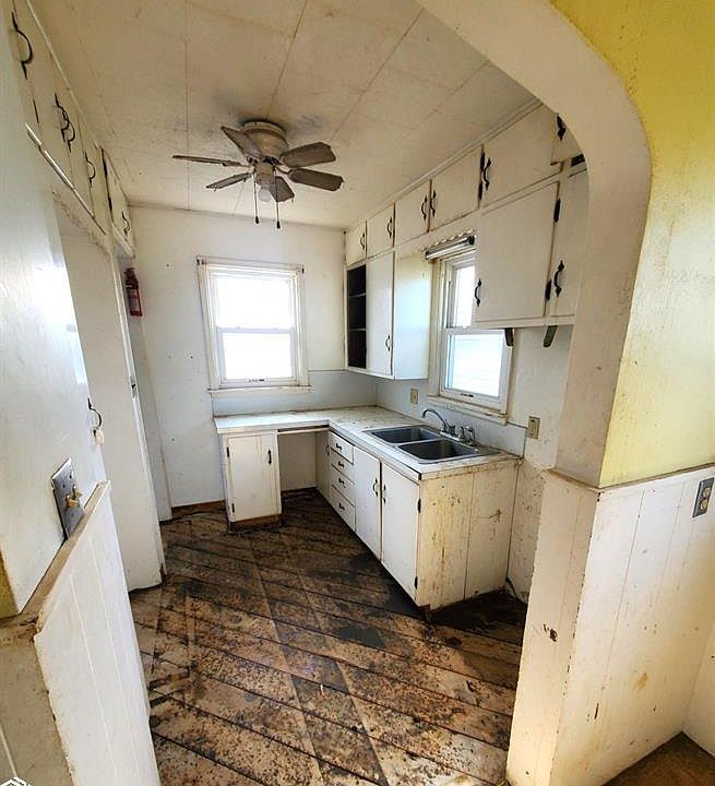 606 7th St, Whittemore, IA 50598 Zillow