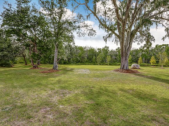 4th image of 40 Stone Creek Cir