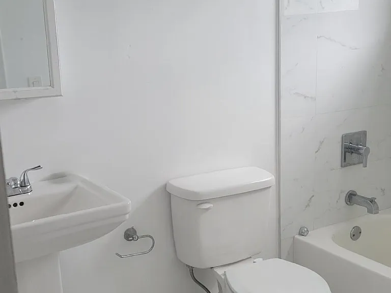 16 NE 20th Ave #6 — Photo 2
