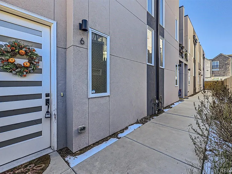 1272 Yates St #6 — Photo 2