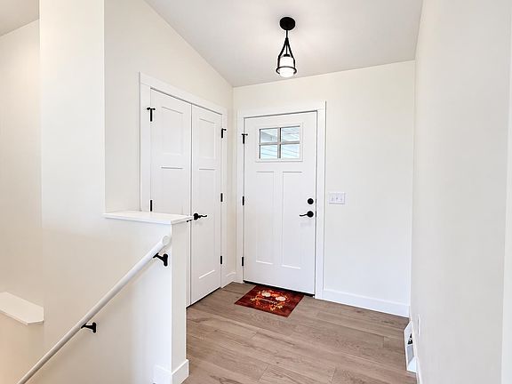 4th image of 312 Village Ln
