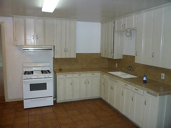 2nd image of 1605 Beusch Dr