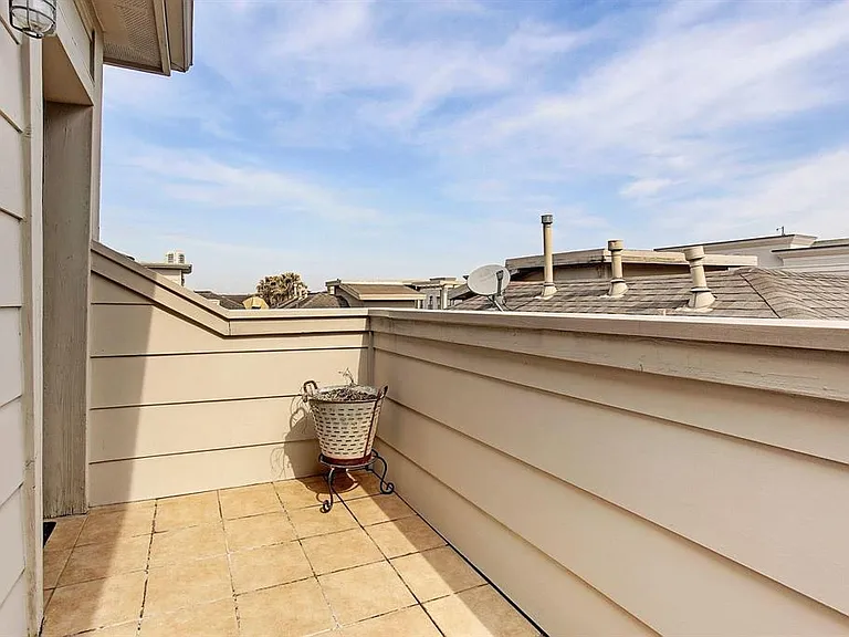 1118 Columbus St #A — Photo 11