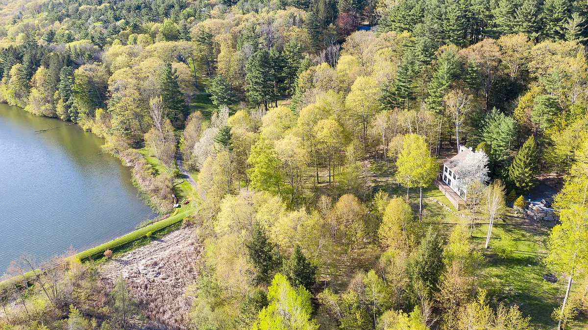Building Photo - Stevens Lake Rd
