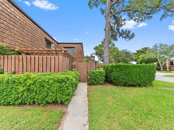 2423 24th Lane, Greenacres, FL 33463