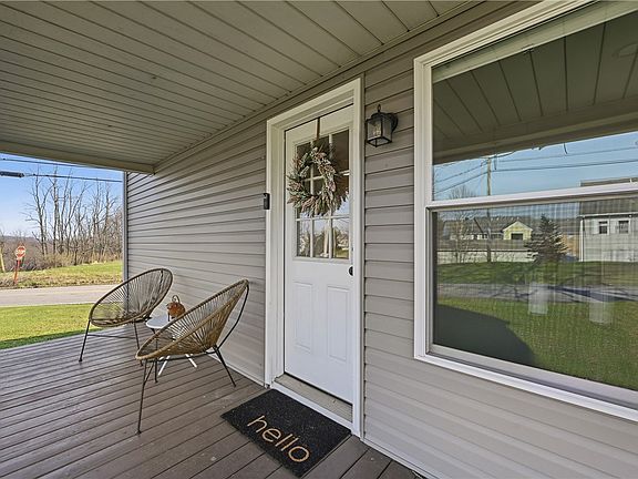 3rd image of 590 Glenwood Way