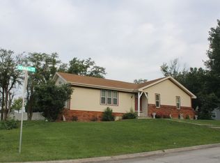1303 De Kalb Dr, Cameron, MO 64429
