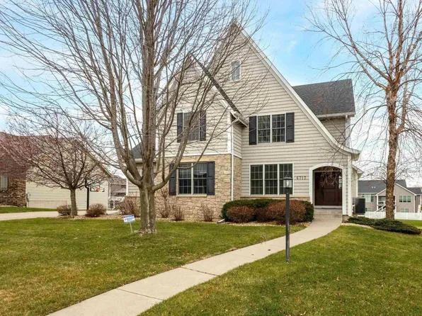 6717 Summerfield Dr, Bettendorf, IA 52722