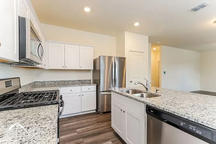 3 bed, 2.0 bath, 1401 sqft, $1,650 — Photo 4