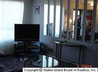 8 Hemlock Ct, Staten Island, NY 10309