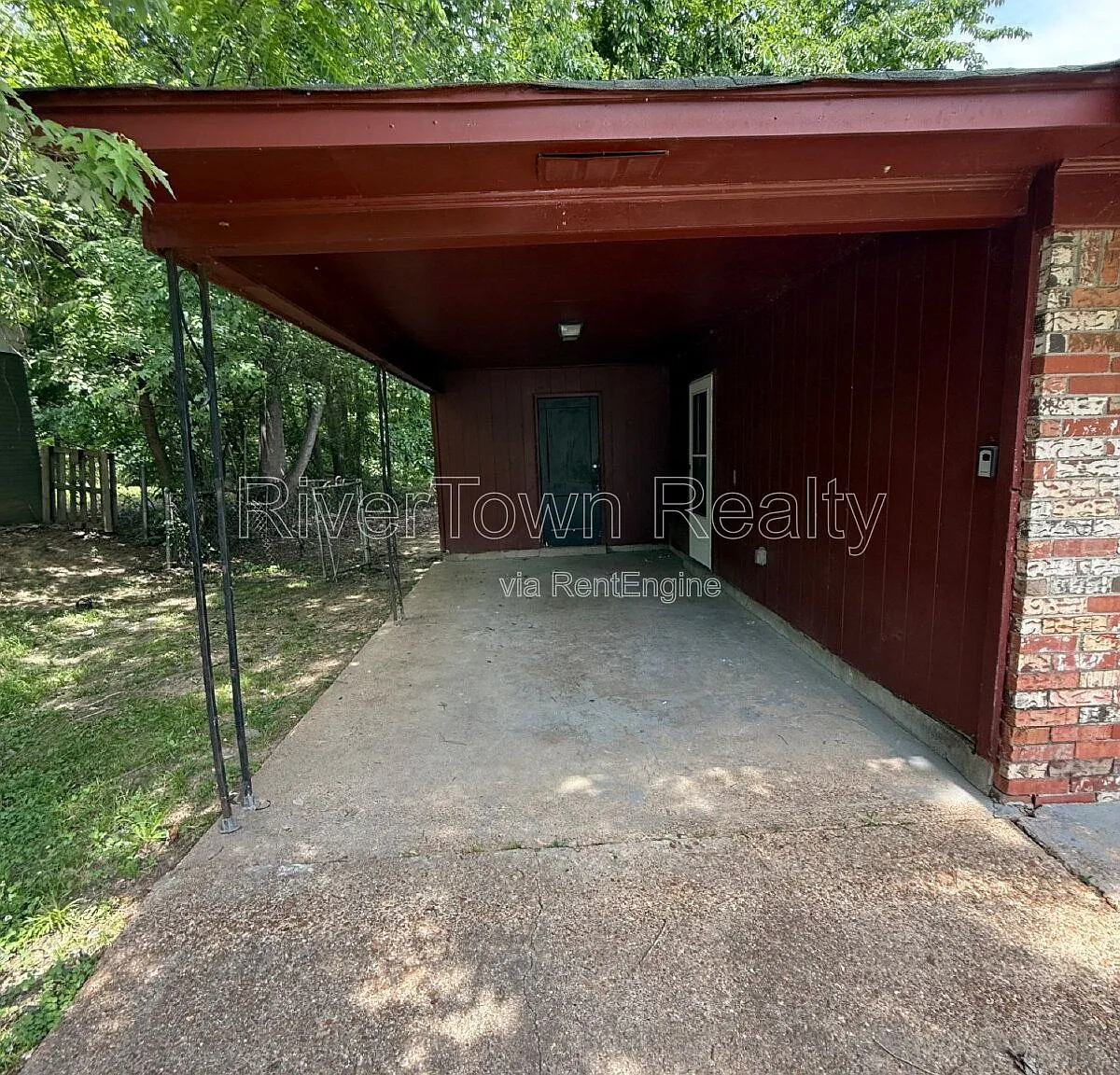 3 bed, 1.0 bath, 1047 sqft, $995 — Photo 2