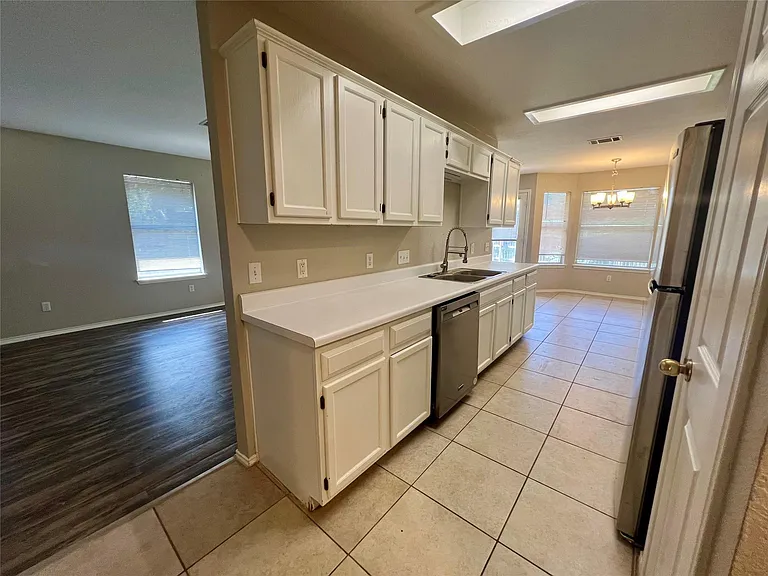 1156 Tetbury Ln — Photo 12