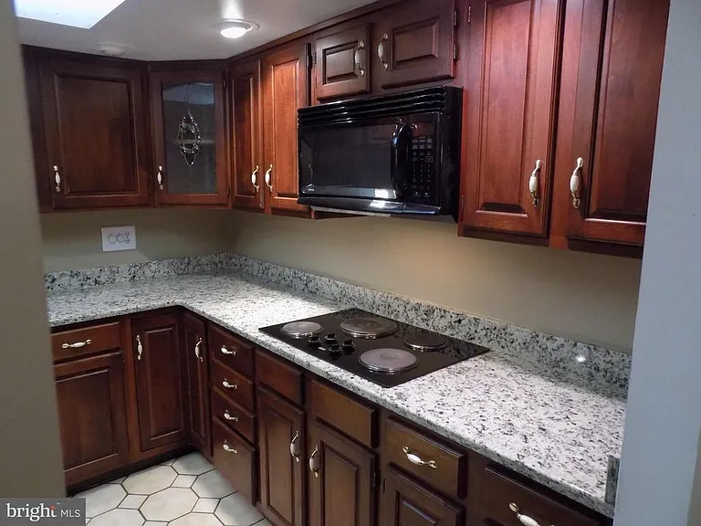 702 Towne Center Dr — Photo 12