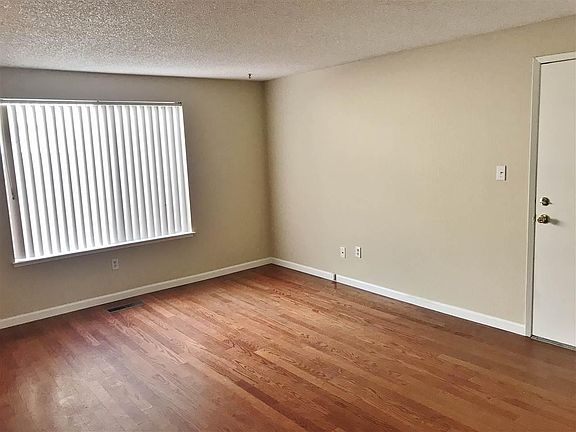 4th image of 1038 Pinewood Dr