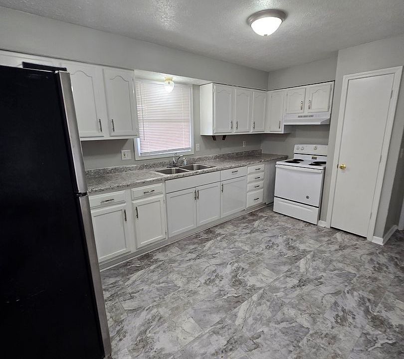 1st image of 4649 E Richardt Ave