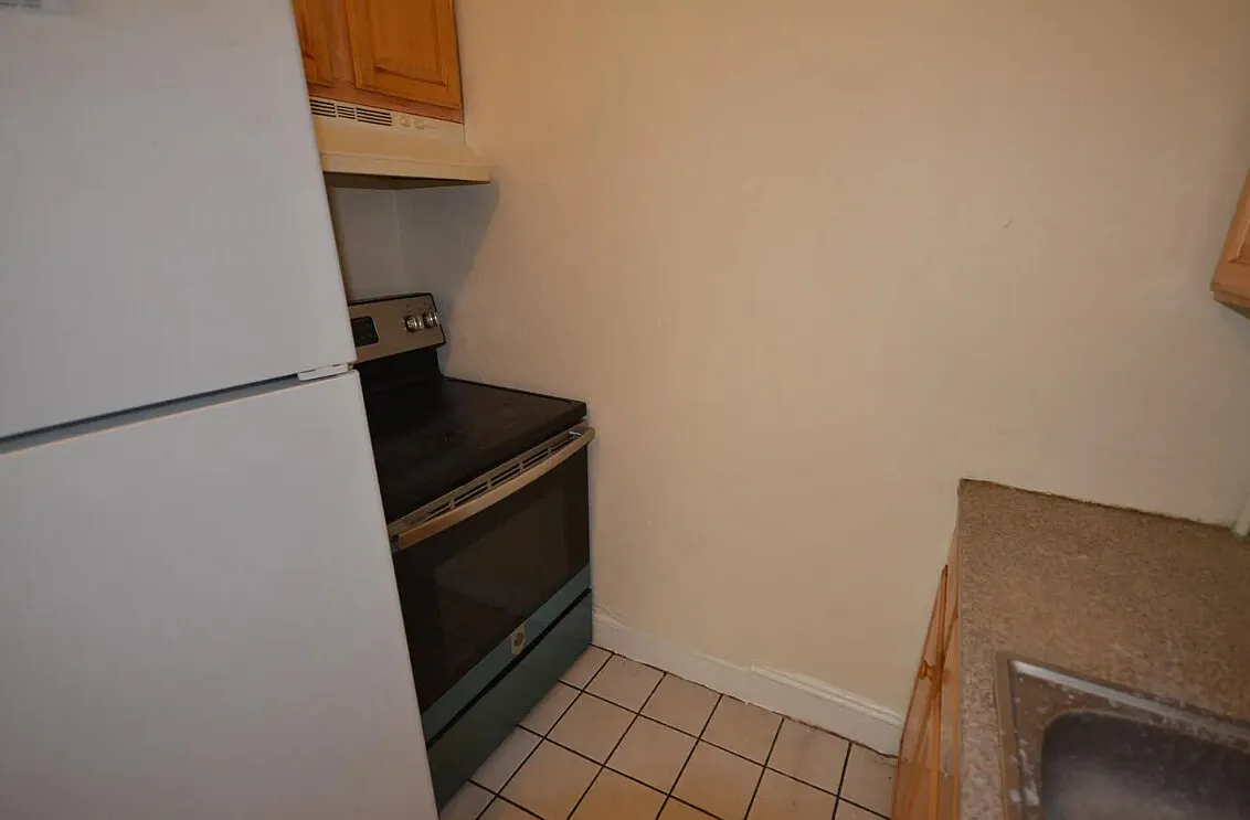 Building Photo - 250 Kelton St #4