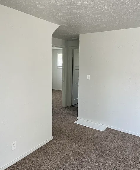 944 Poulson St — Photo 1