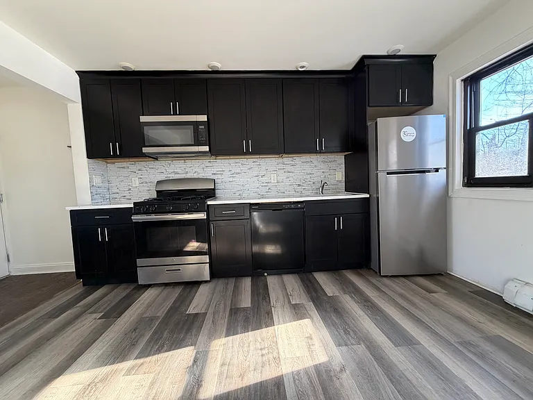 9 Catherine Ct #3B — Photo 1